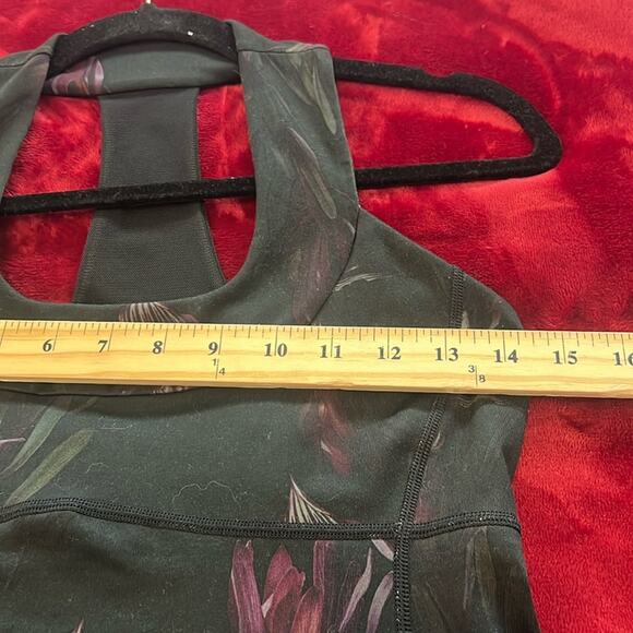 LULULEMON 6 Scoop Neck Tank MIDNIGHT IRIS Black Floral Top Racerback Size 6 - Picture 6 of 8